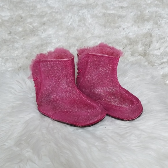 UGG Boots - Picture 1 of 7